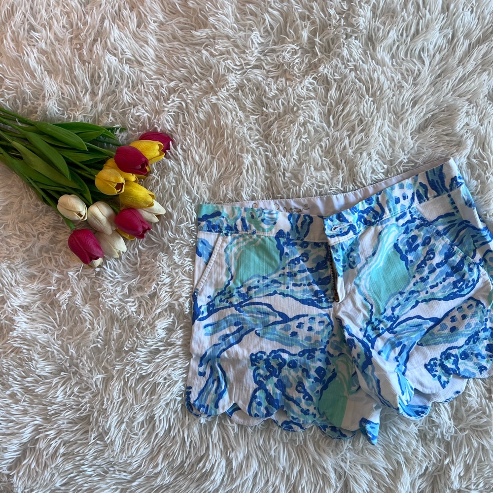 Lilly Pulitzer Blue and White High Waist Shorts with Vibrant Design